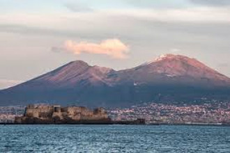 Naples son tourisme et son patrimoine culturelle en photo